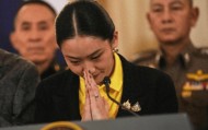 总理府被包围，佩通坦拒绝辞职，军方态度坚决，中方已提前交底