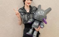 姚安娜被问到哈佛大学拒收国际生，微笑回应“还好毕业了”，此前曾以满分成绩考入哈佛大学