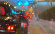 车辆为躲冰雹停天桥下致交通拥堵，北京交警：可举报