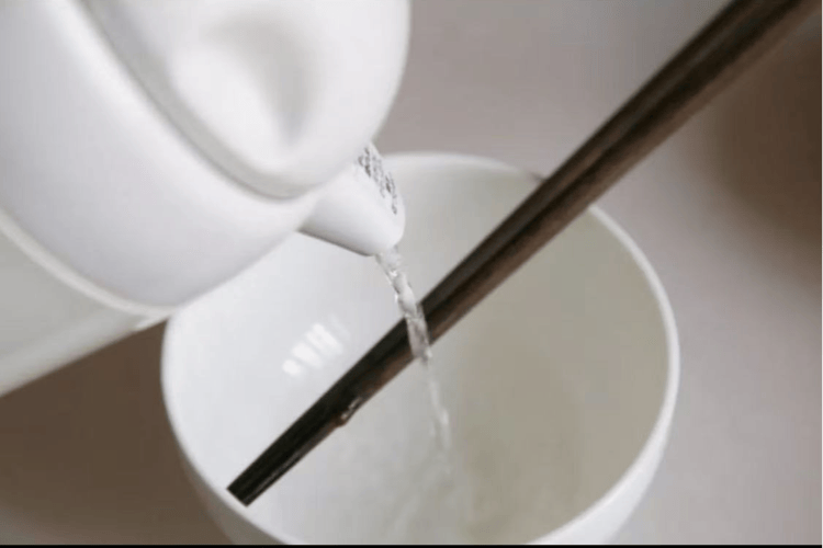 开水烫碗让你恶心？小心被流量烫到