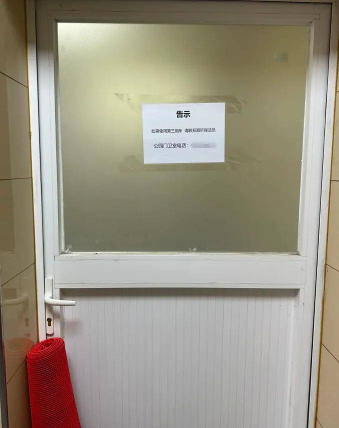 上海九旬老夫妻如厕时双双遇险！只因来不及“预约”被拒之门外，最新回应