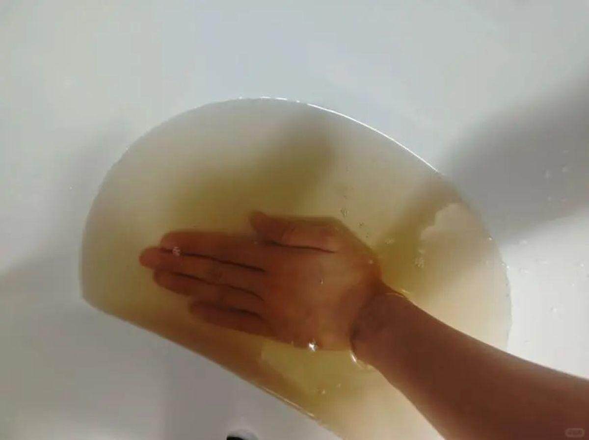 江门市民反映自来水黄得像酱油，水务部门：处理工艺有变，水质没问题