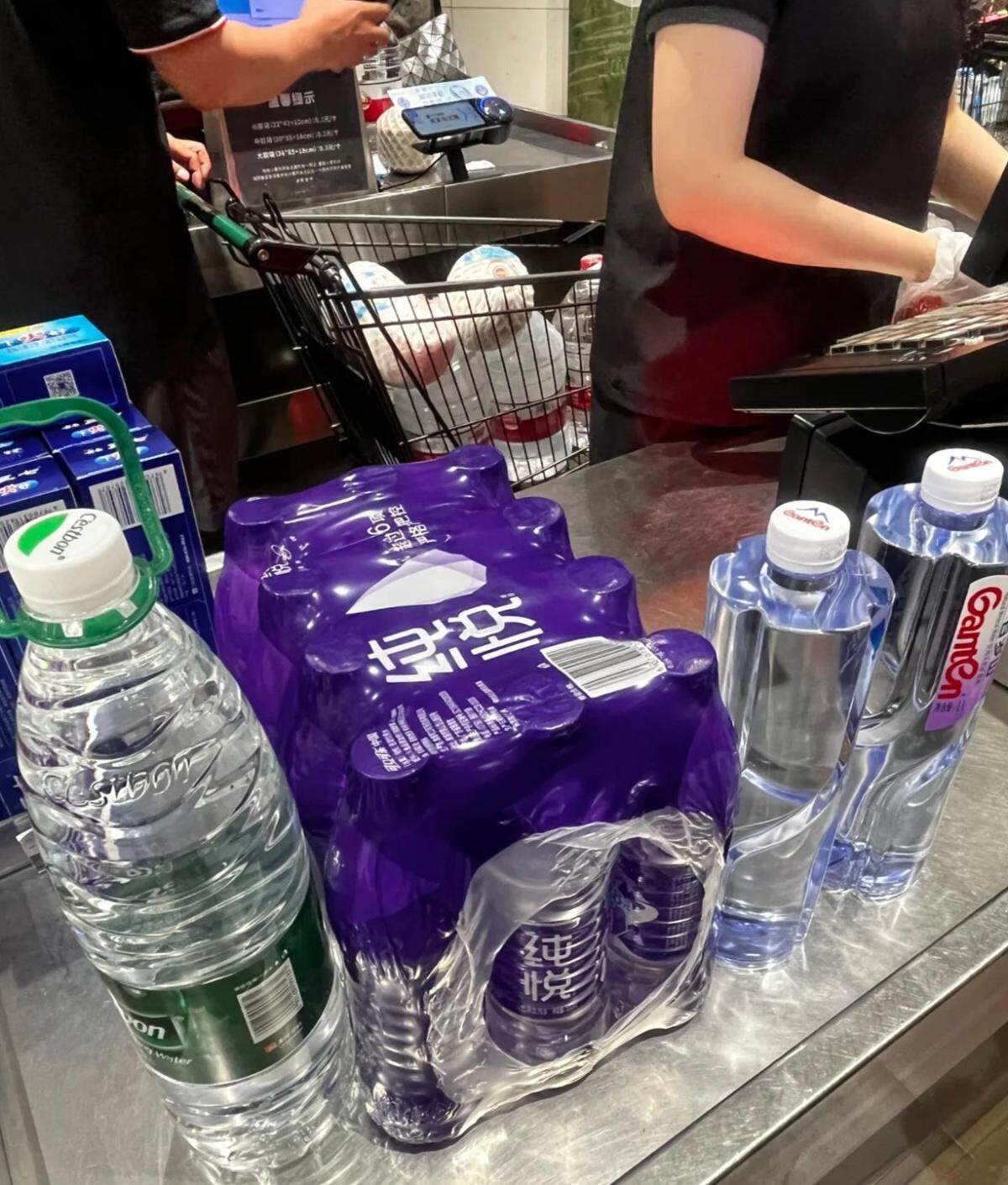 江门市民反映自来水黄得像酱油，水务部门：处理工艺有变，水质没问题